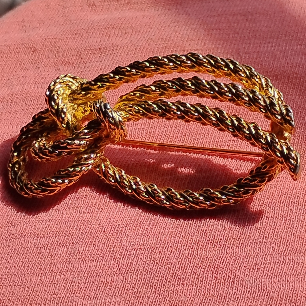 Christian Dior Vintage Elegant Gold Plated Knot Brooch.Authintic - Picture 5 of 16